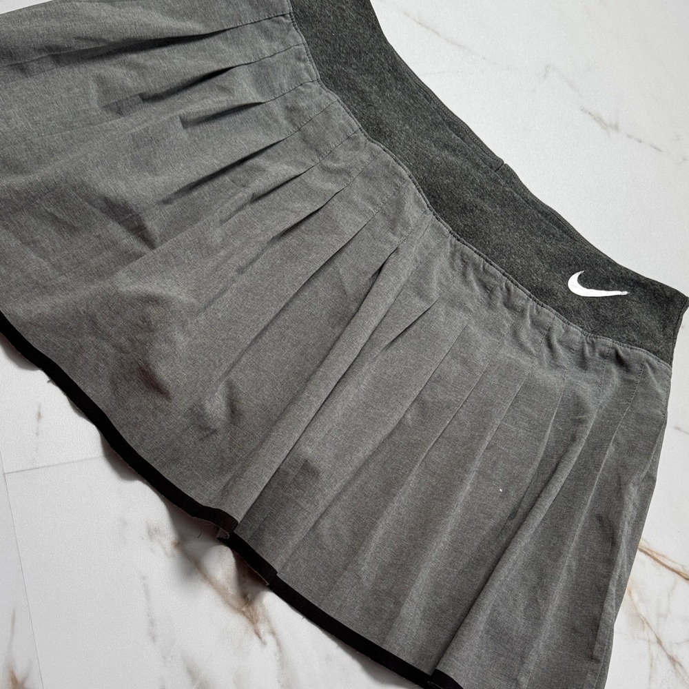 Nike Dri Fit Gray Pleated Skort Sz M Sporty Pickleball Golf Running Tennis